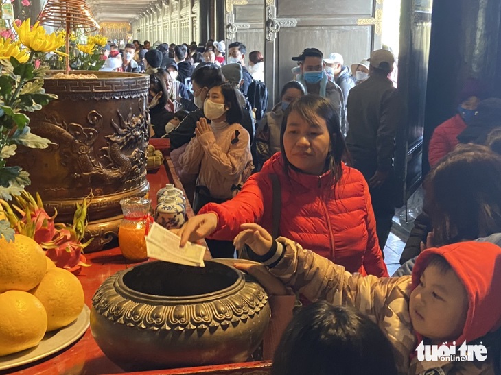 su-minh-bach-voi-tien-cong-duc-2.jpg (168 KB)